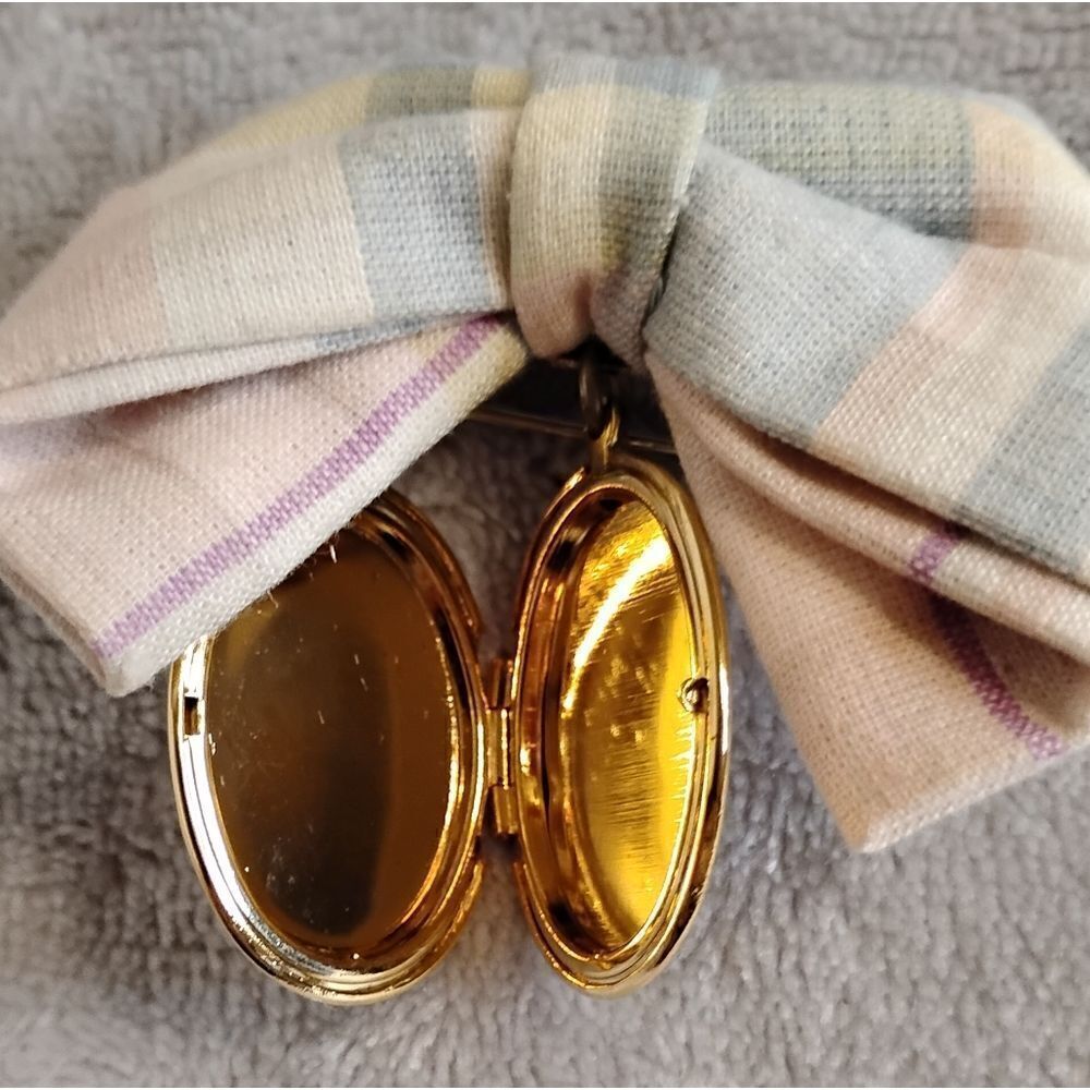 Locket Brooch Set - Picture 4 of 6